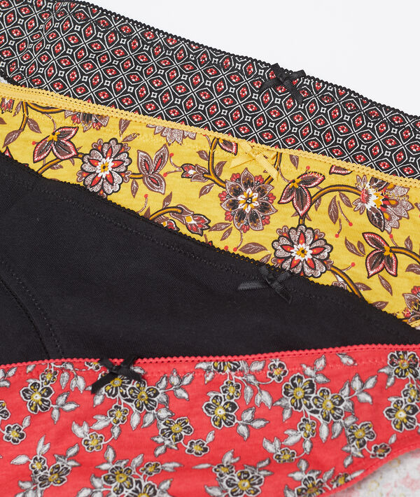 Lot de 4 culottes rouge.