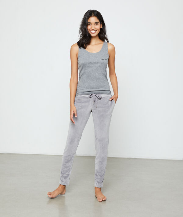 Pantalon effet velours gris.