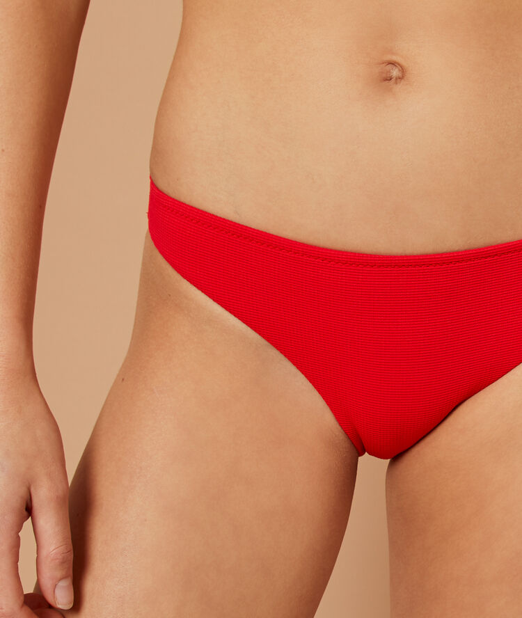Bas de bikini simple rouge.