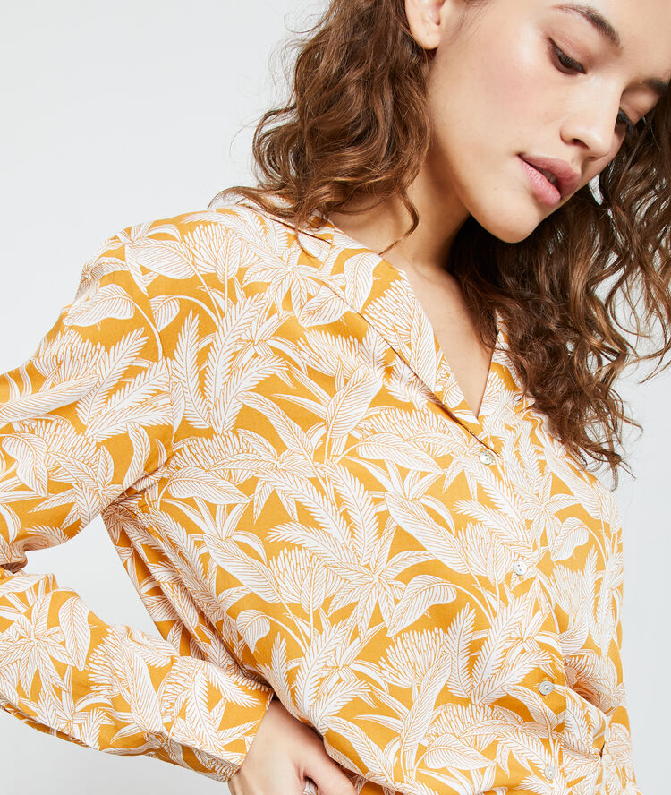 Chemise de pyjama imprimée ocre.