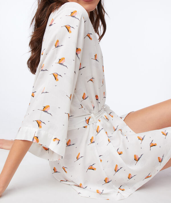 Déshabillé à motifs oiseaux ecru.