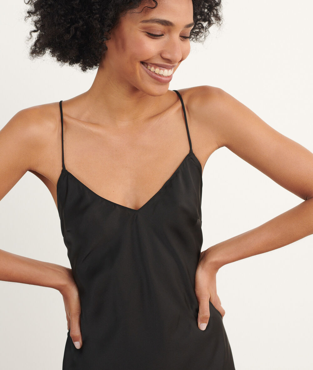 Nuisette longue satinée noir.