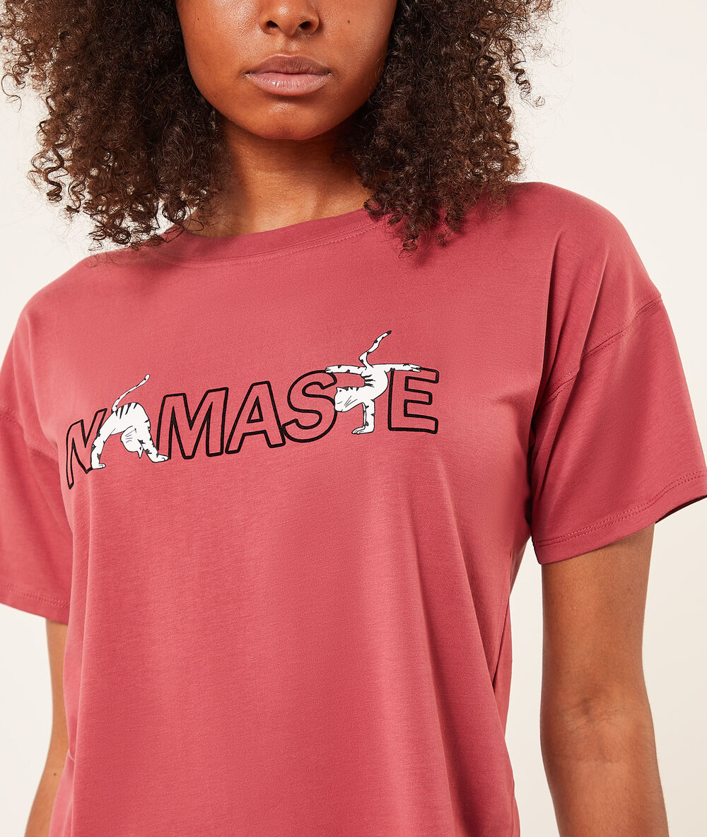 Top manches courtes "namaste" prune.