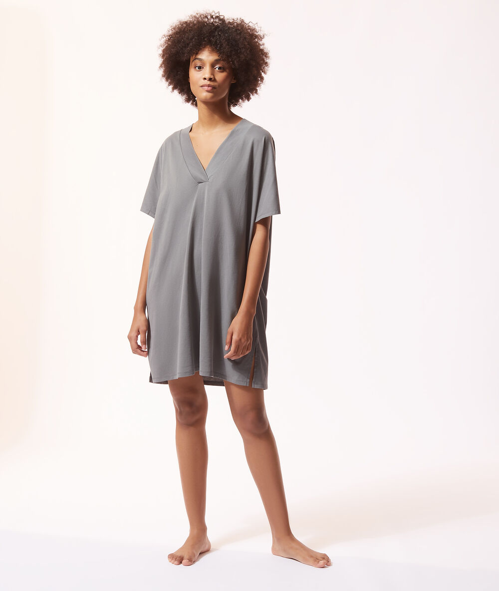 Chemise de nuit col v kaki.