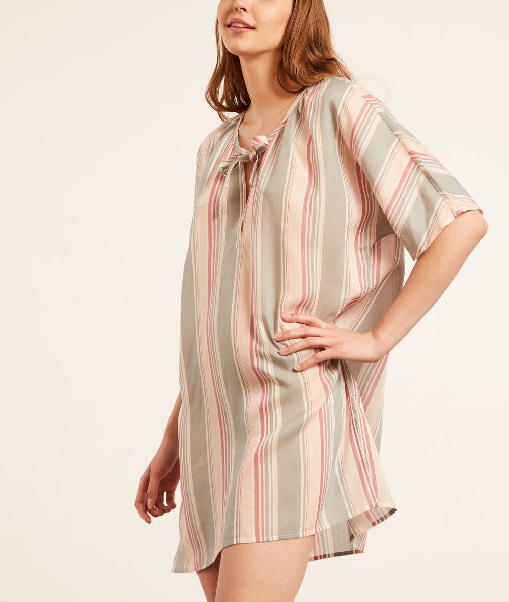 Chemise de nuit rayée celadon.
