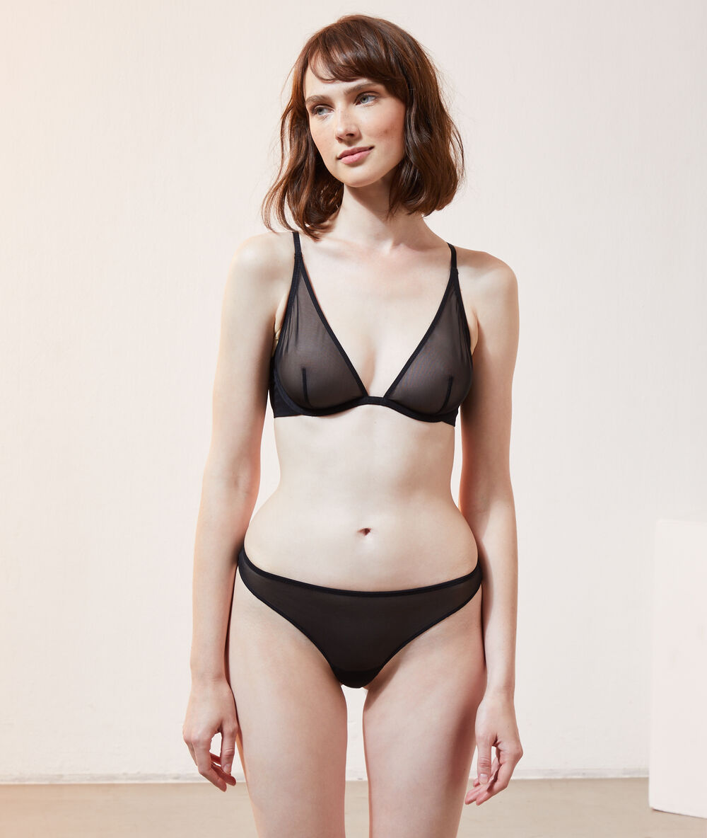 Soutien-gorge n°7 - triangle en tulle armaturé noir.