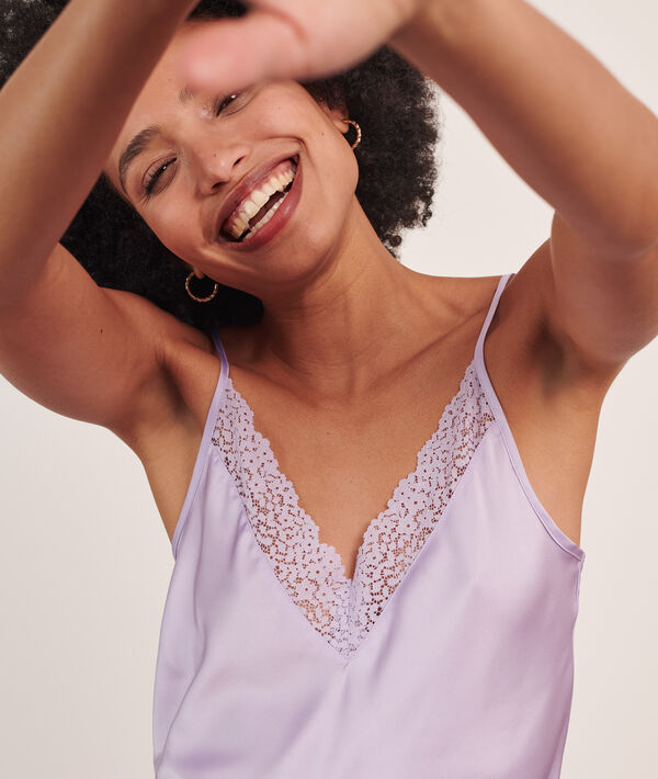 Caraco satiné dos détails liens et dentelle Caraco satiné dos détails liens et dentelle;${refinementColor}