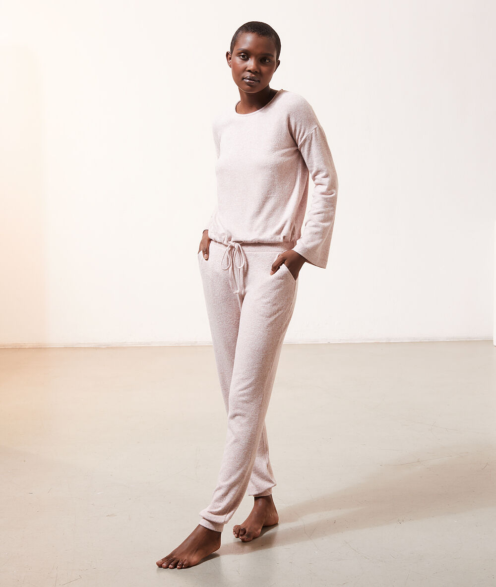Pantalon de pyjama rose.