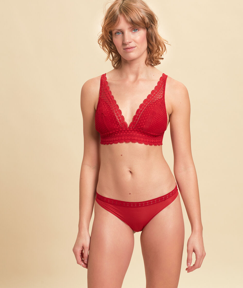 Slip en microfibre et dentelle rouge.