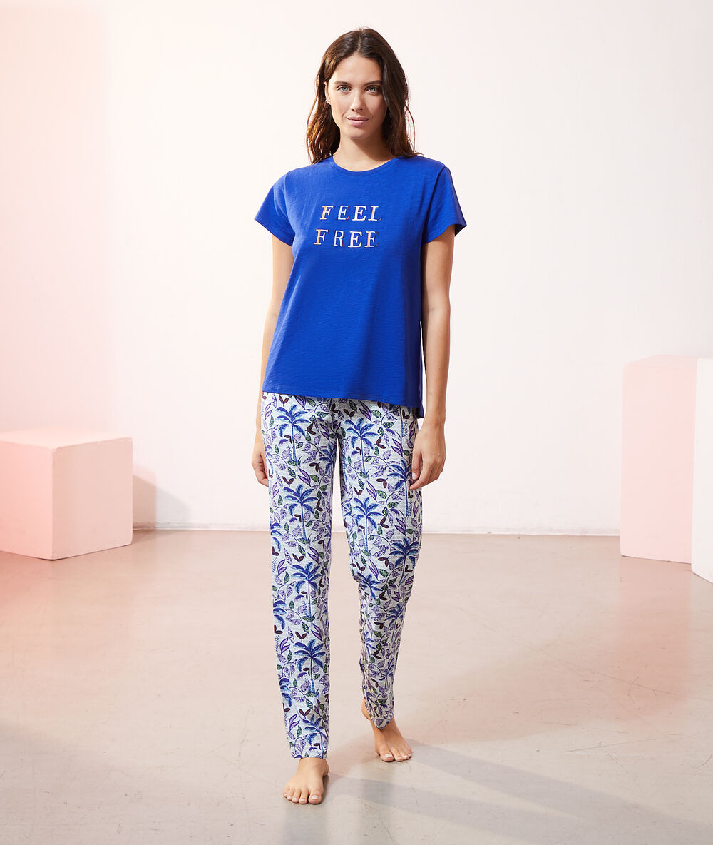 Pantalon de pyjama imprimé bleu.