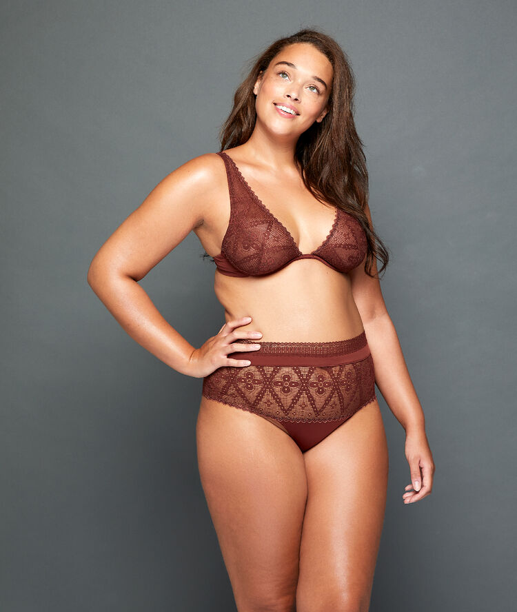 Soutien-gorge corbeille marron.