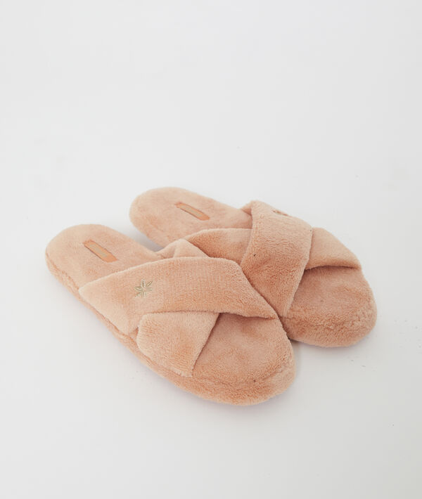 Chaussons ouverts Chaussons ouverts;${refinementColor}