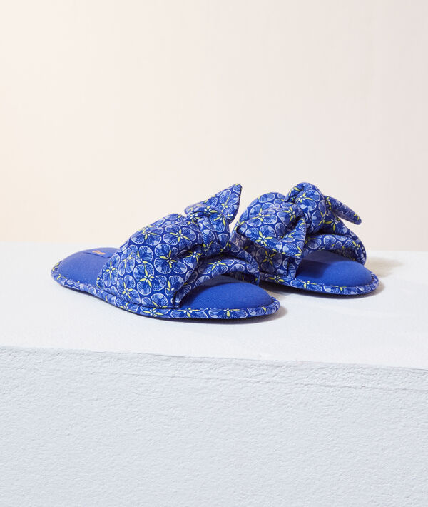 Chaussons tongs avec noeud Chaussons tongs avec noeud;${refinementColor}