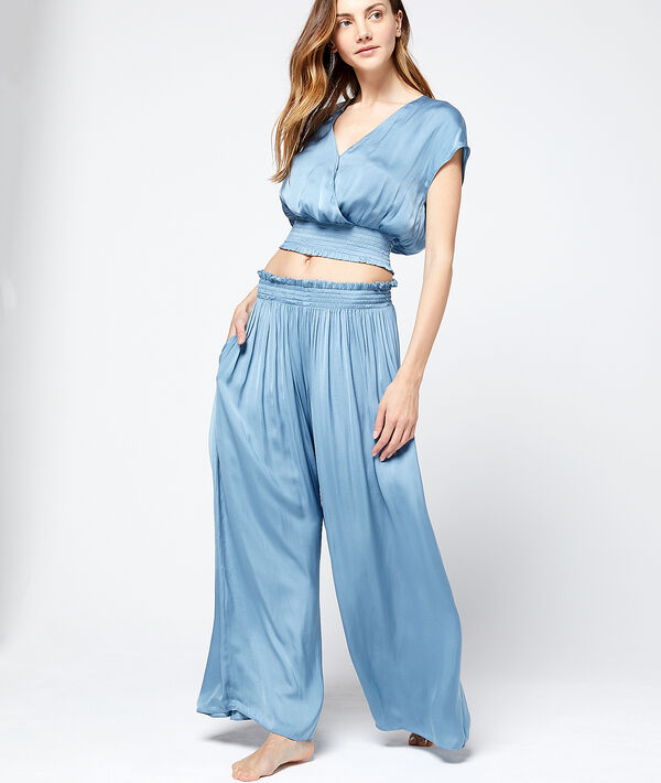 Pantalon satiné extra large bleu ciel.