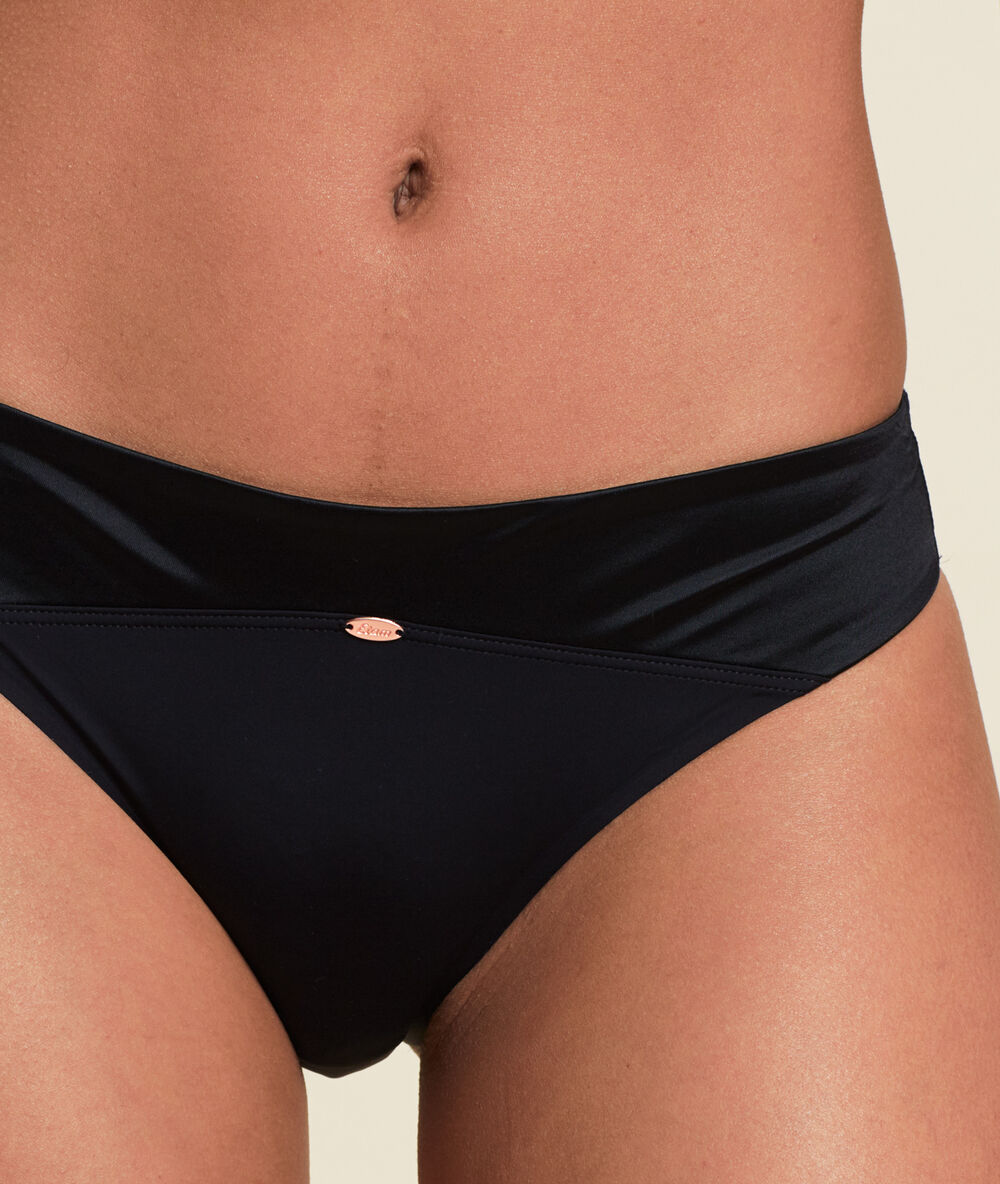 Culotte en microfibre noir.