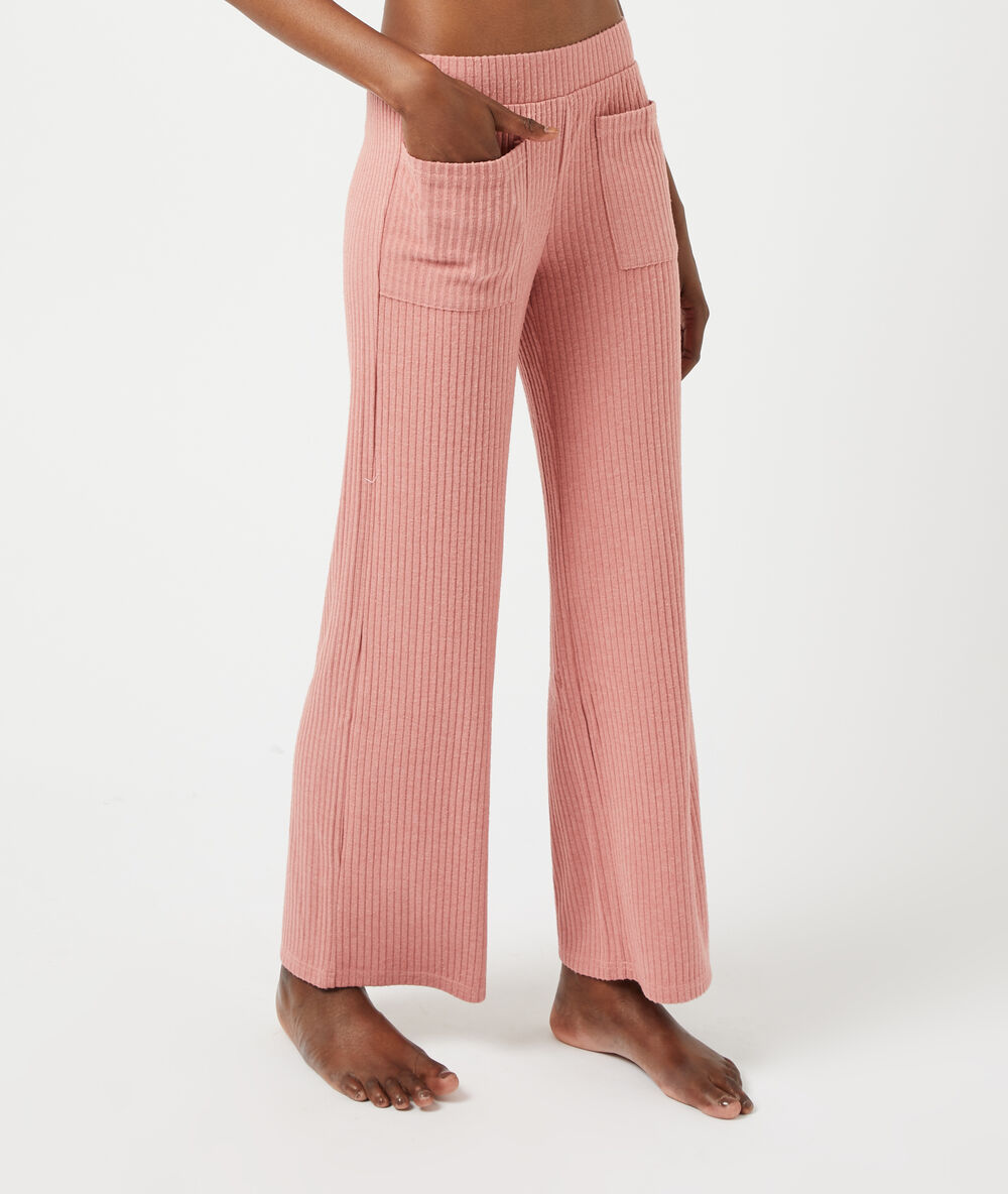 Pantalon côtelé avec poches rose.