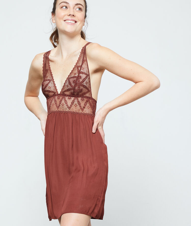 Nuisette décolleté dentelle marron.