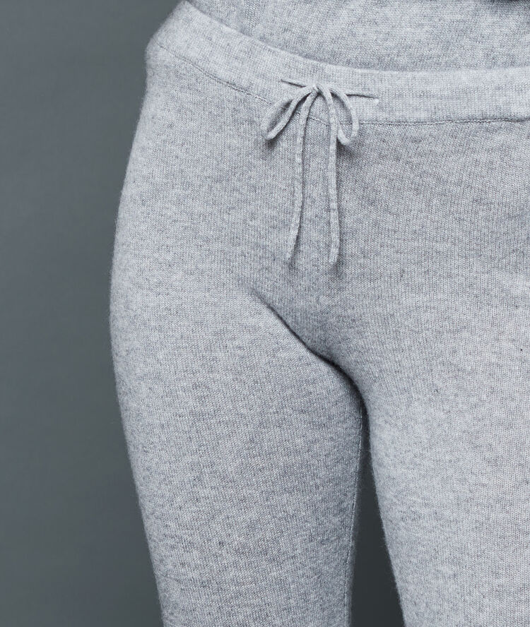 Leggings en cachemire gris.