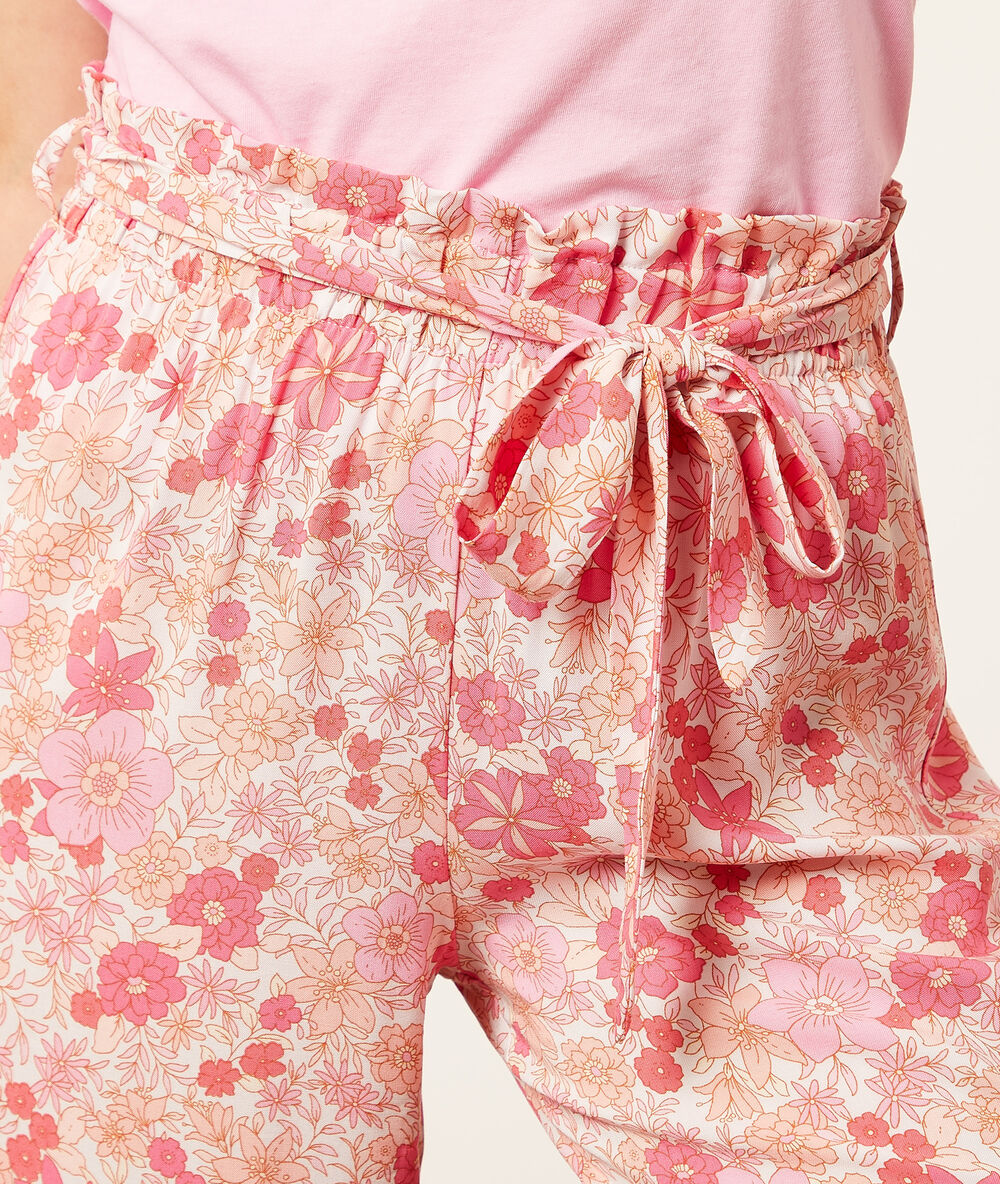 Pantalon de pyjama imprimé rose.