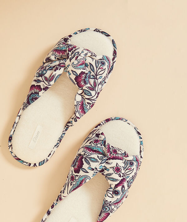Chaussons tongs avec noeud Chaussons tongs avec noeud;${refinementColor}