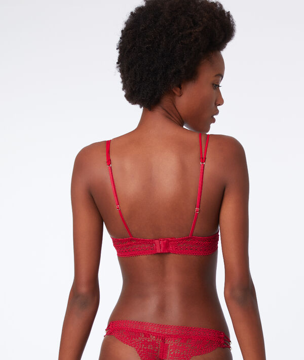 Soutien-gorge n°2 - push-up plongeant en dentelle rouge.
