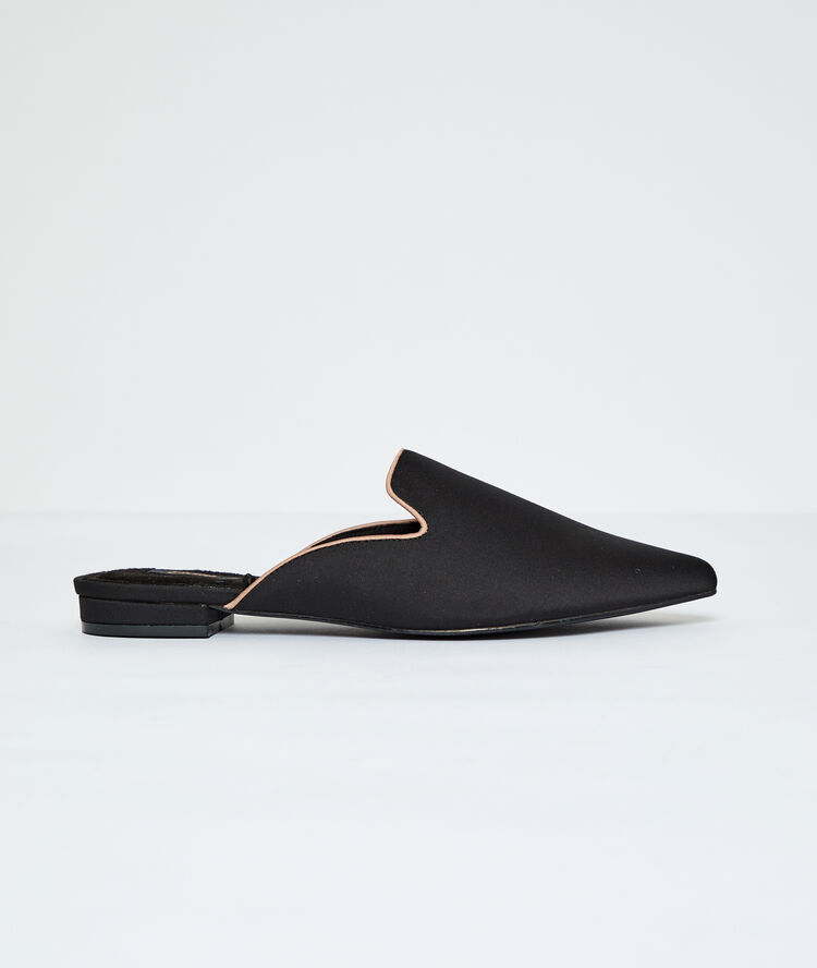 Chaussons style babouche noir.