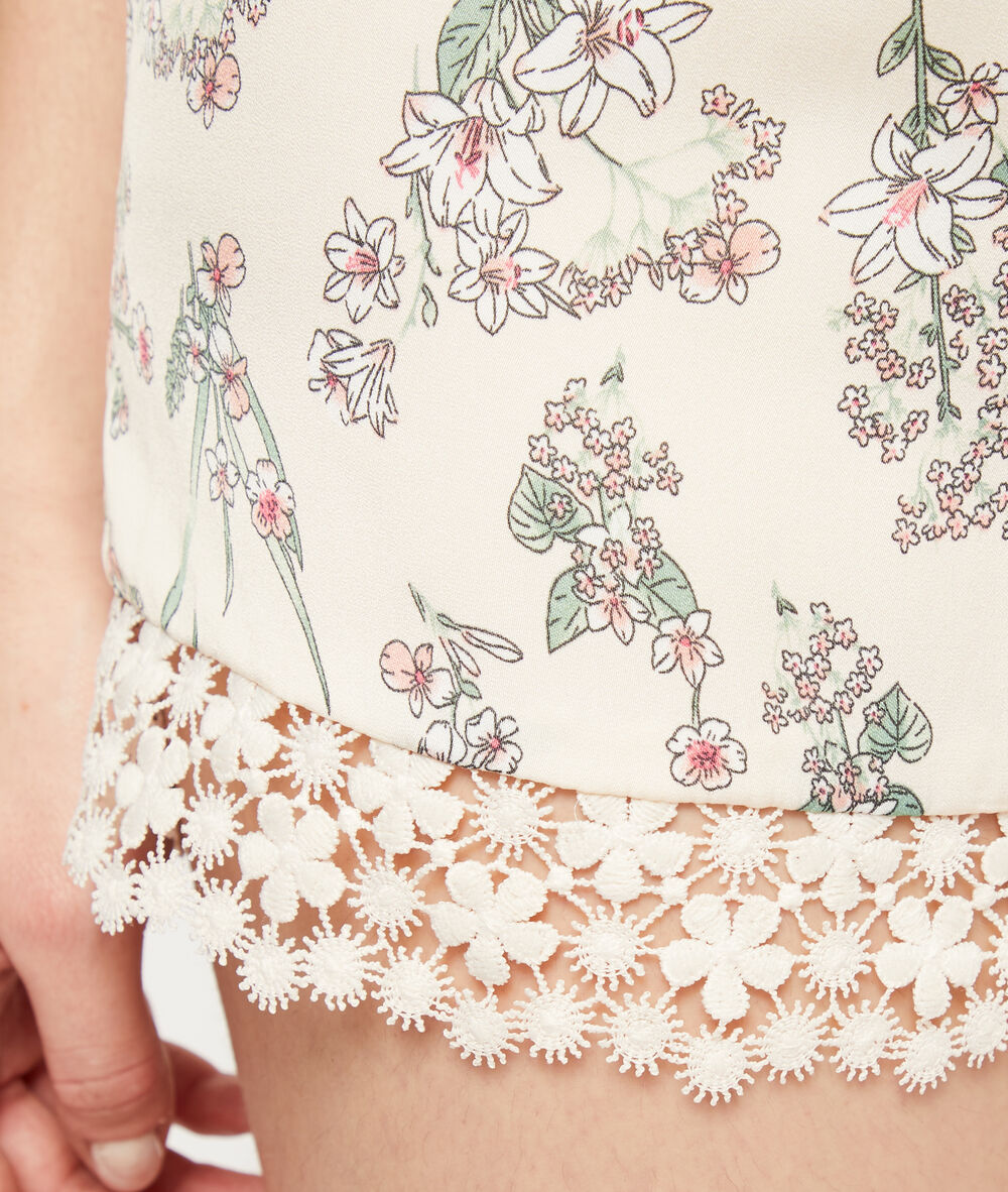 Short à fleurs blanc.