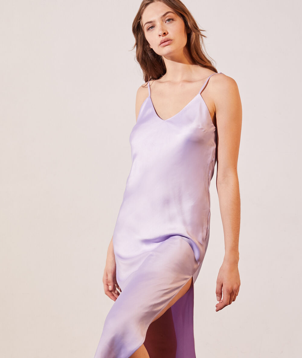 Nuisette satinée longue lilas.