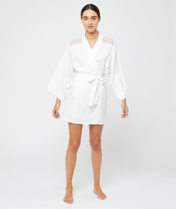 Kimono satiné ecru.