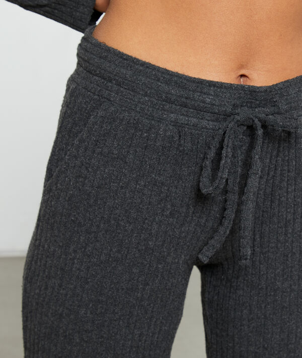 Pantalon homewear gris.