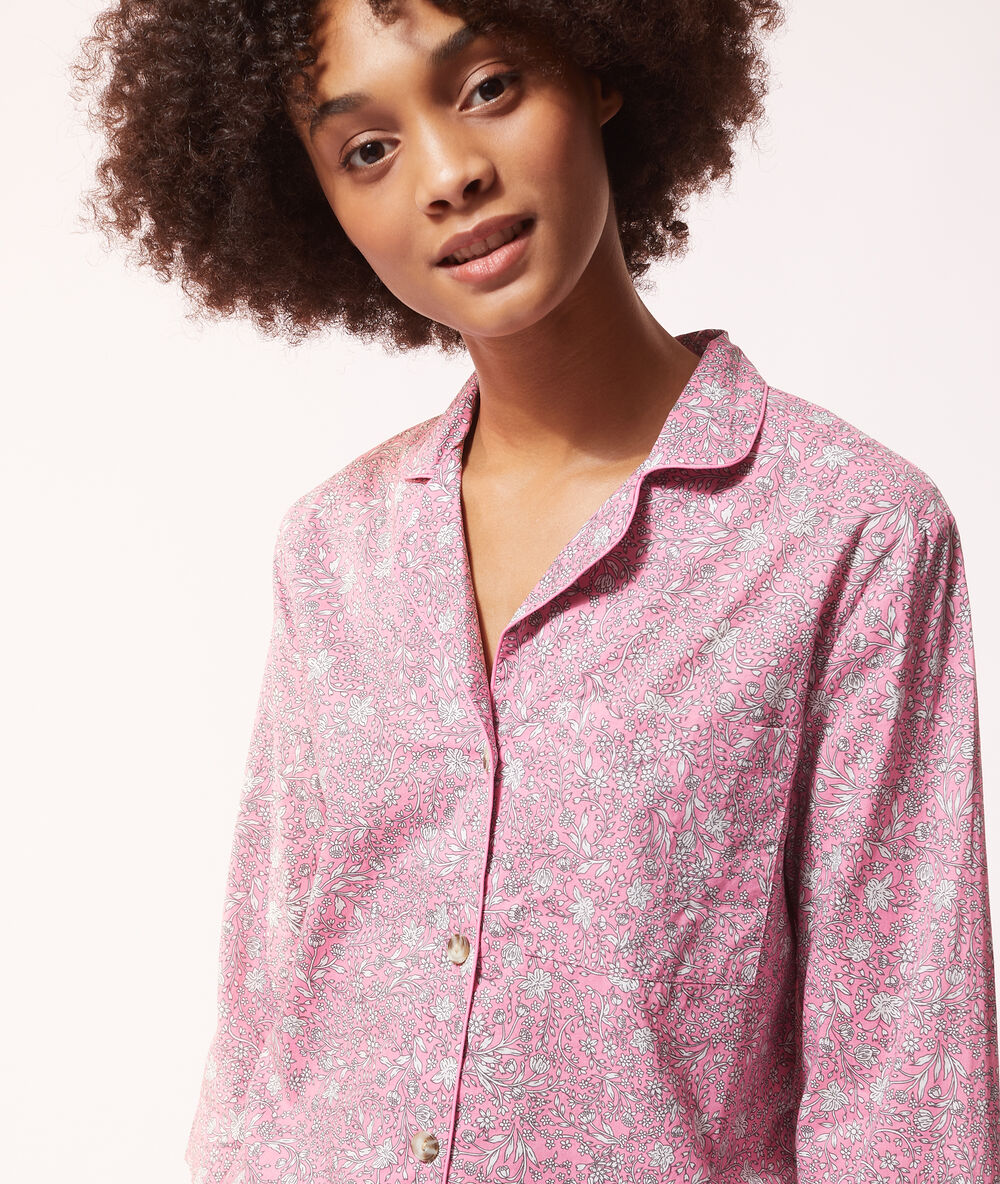 Chemise manches courtes imprimée rose.