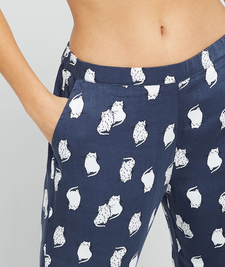 Pantalon imprimé bleu.
