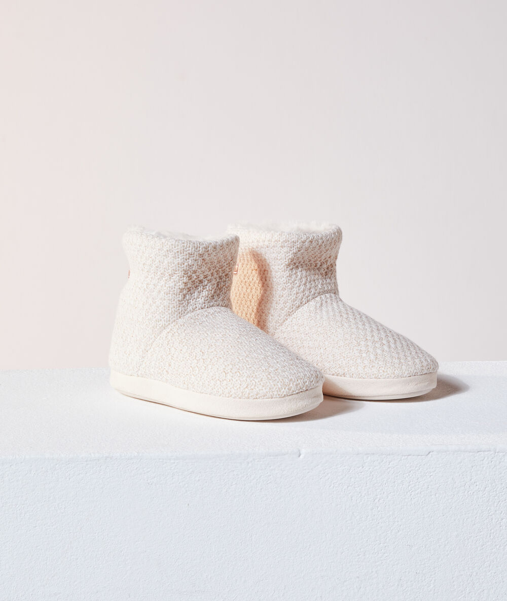 Chaussons bottines ecru.