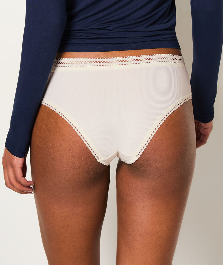 Shorty microfibre, bords dentelle blanc.