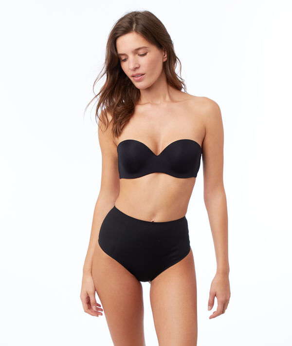 String taille haute - niveau 3 : silhouette remodelée noir.
