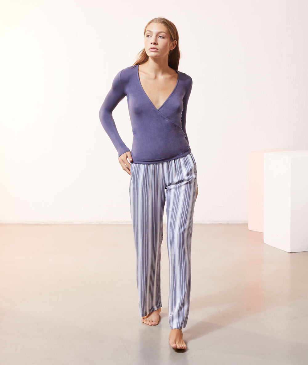 Top cache-cœur bleu indigo.