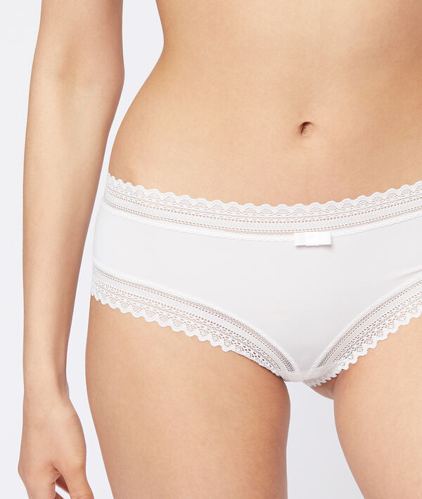Shorty en microfibre, bords dentelle ecru.