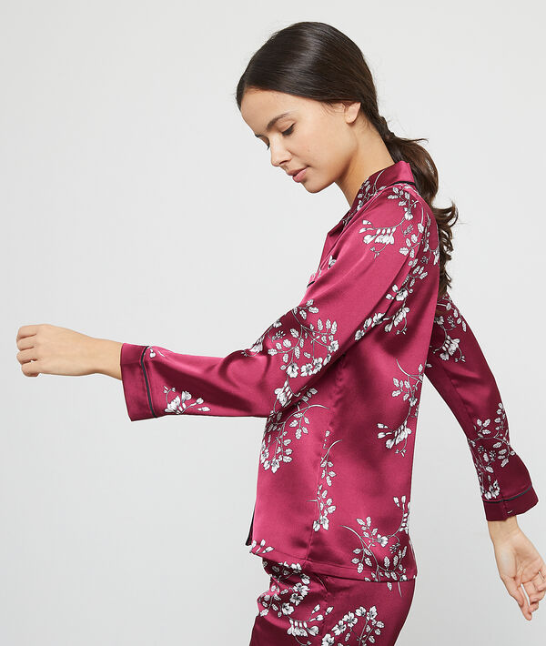 Chemise de pyjama satinée imprimé fleuri violet.