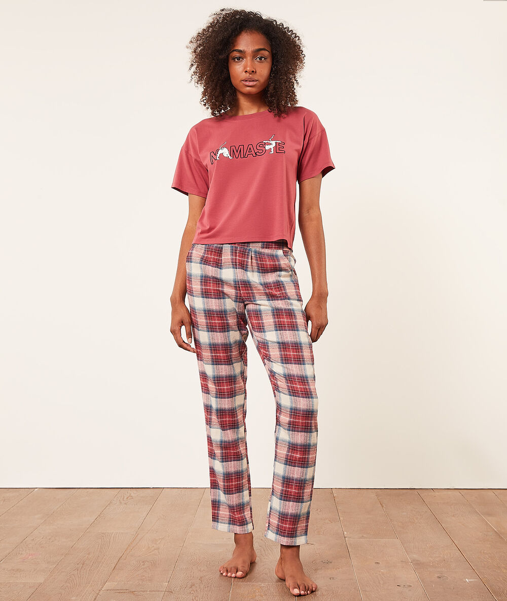 Pantalon de pyjama à carreaux multicolore.