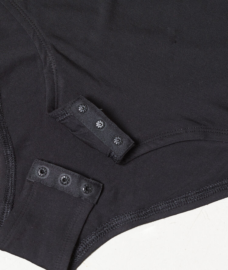 Body col v dentelle noir.