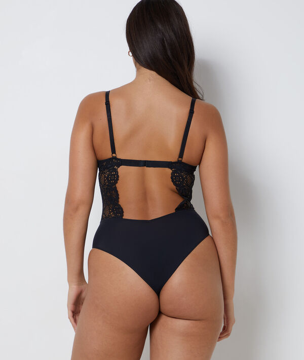 Body en dentelle, dos ouvert Body en dentelle, dos ouvert