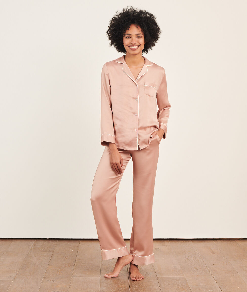 Pantalon de pyjama satiné rose poudre.