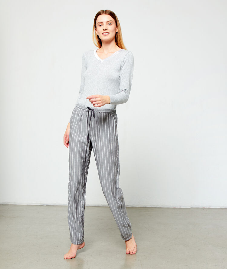 Top décolleté v satiné gris perle.