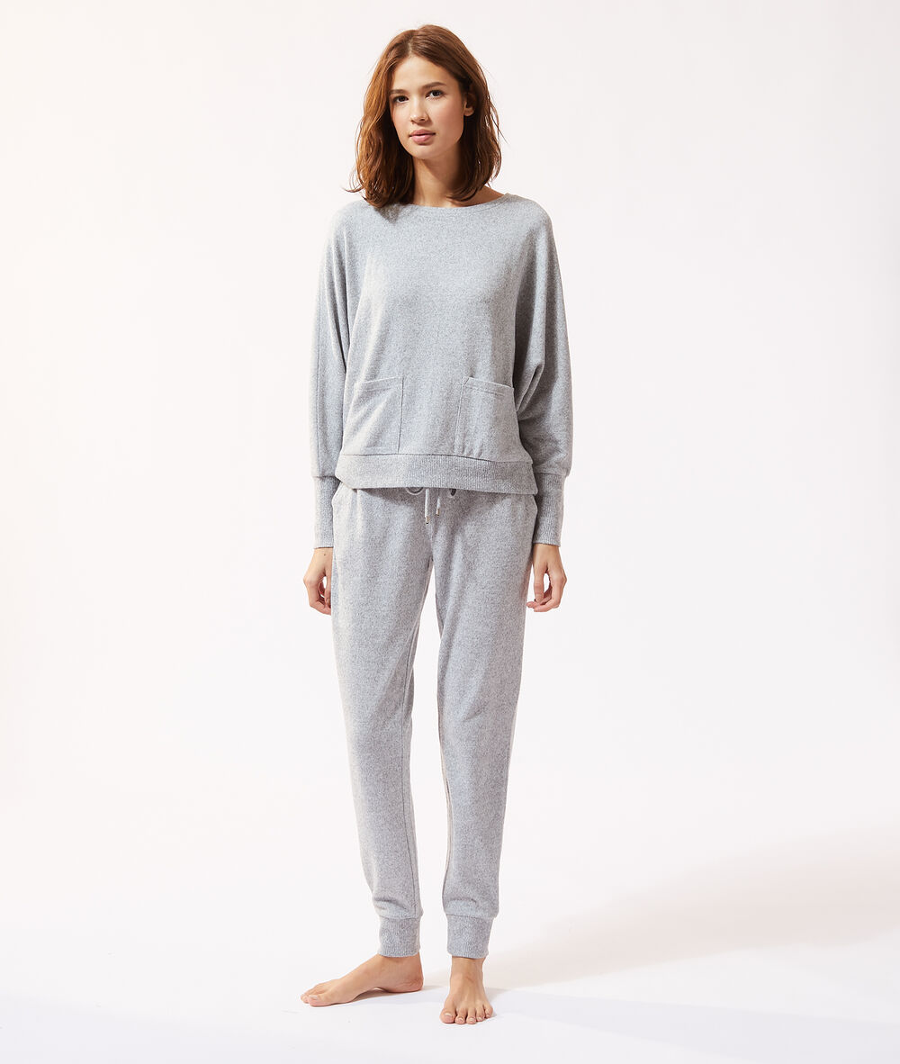 Top manches longues loungewear gris.