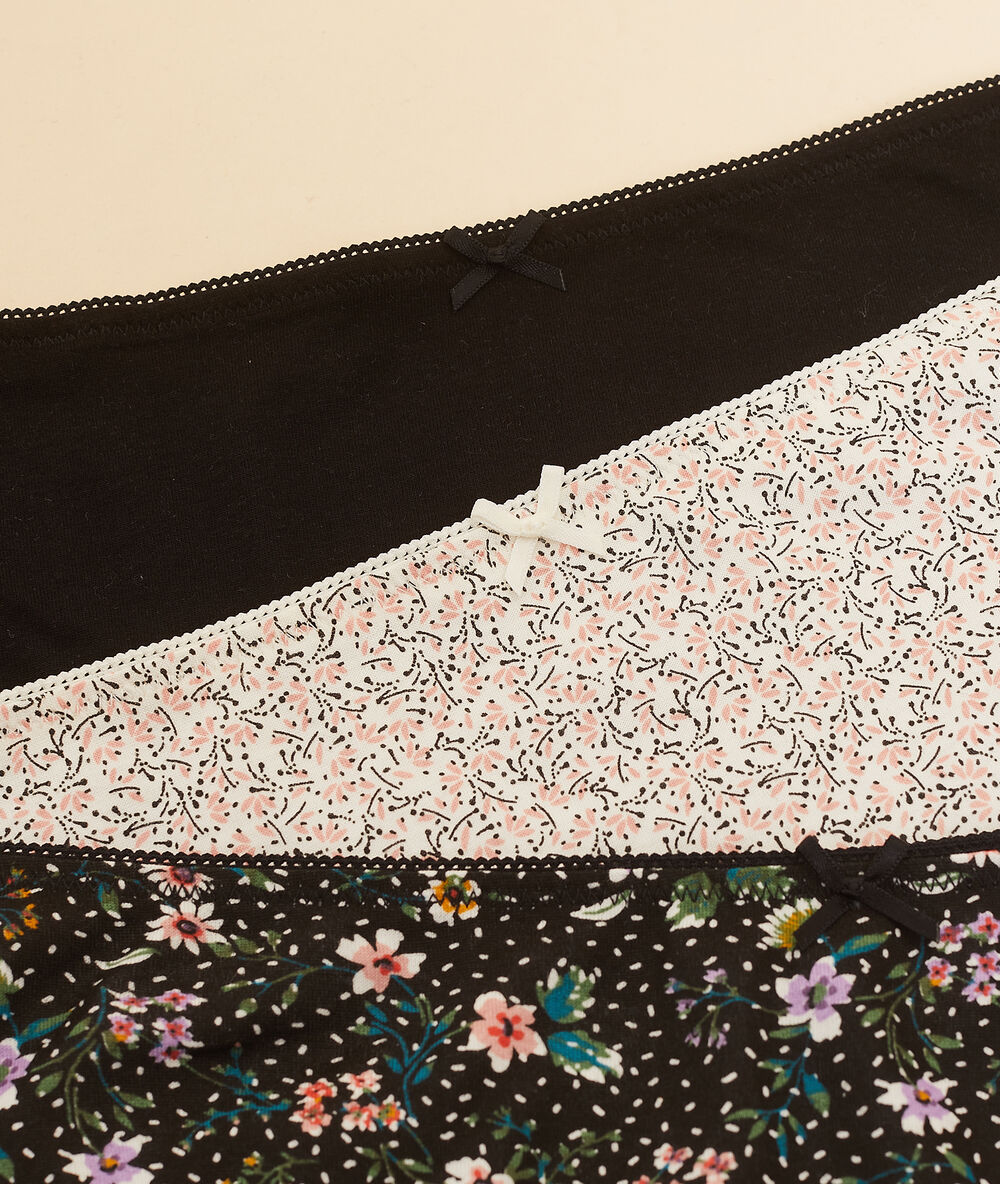 Lot de 3 shortys en coton imprimé noir.