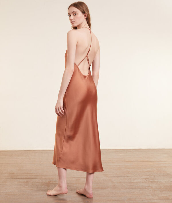 Nuisette longue dos nu satinée Nuisette longue dos nu satinée;${refinementColor}