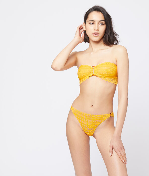 Slip en dentelle graphique jaune soleil.