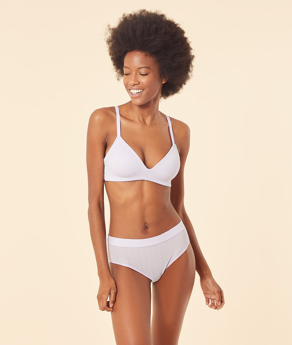 Soutien-gorge sans armatures coques fines lilas.