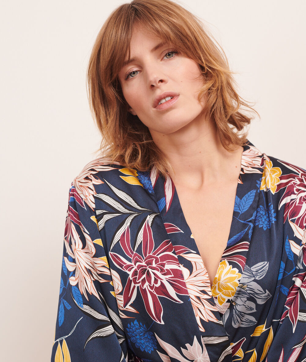 Kimono satiné doublé polaire bleu marine.