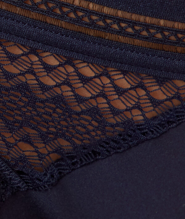 Tanga ajouré en microfibre marine.